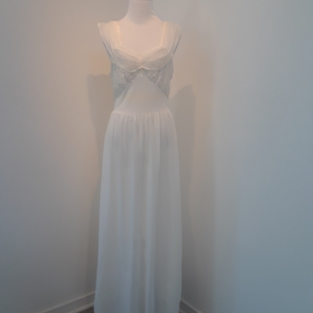 Luxurious night gown